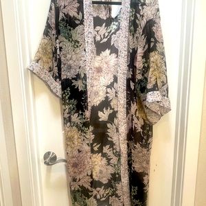 Band of Gypsies Kimono (XS) lightweight. Flowy and floral